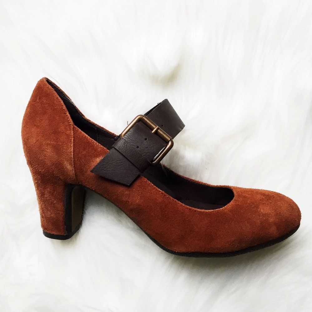 SALE‼️ Kenneth Cole Reaction Suede Heels - Picture 1 of 8
